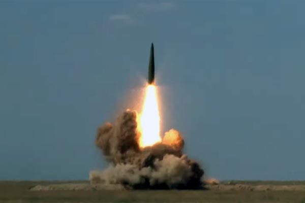 Xem Nga bắn tên lửa có thể mang đầu đạn hạt nhân phá hủy mục tiêu