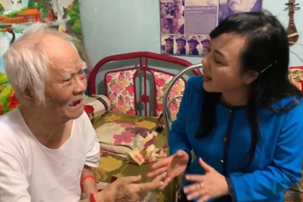 Bộ trưởng Bộ Y tế hát mộc cùng nhạc sĩ Nguyễn Văn Tý