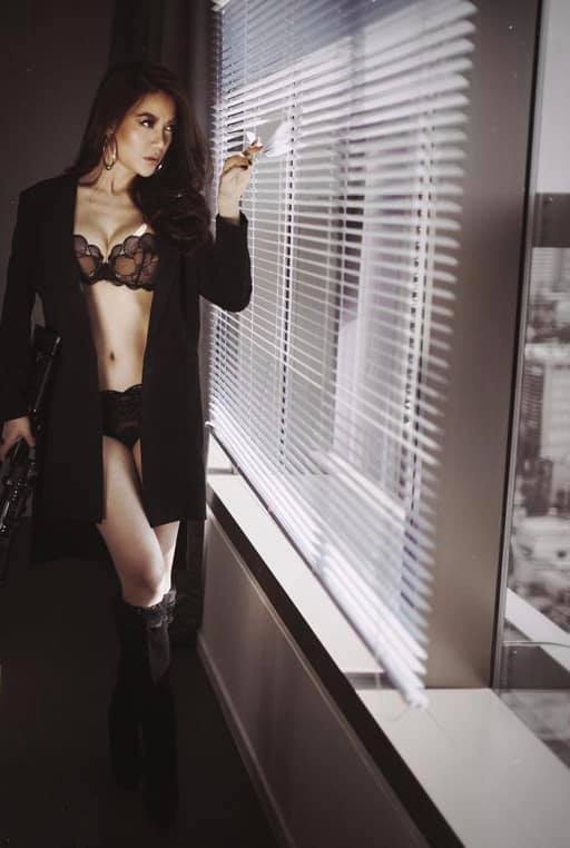 Trương Ngọc Ánh tuổi 43 vẫn sexy nghẹt thở