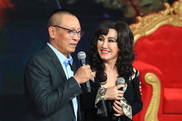 Nhà báo Lại Văn Sâm vỡ òa vui sướng vì gặp gỡ thần tượng Thanh Lan