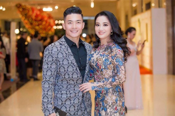 Vợ MC xinh đẹp của Quốc Cơ thông báo tin vui