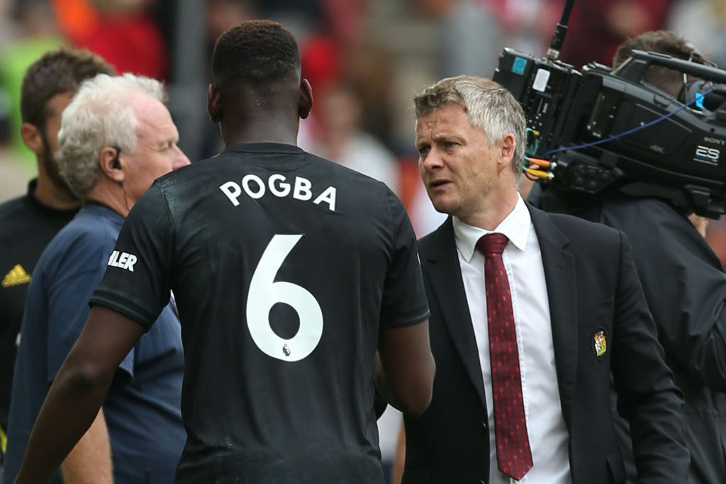 MU thắng không Pogba, Solskjaer phải dùng 'máy sấy tóc'