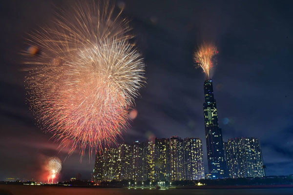 Mãn nhãn với màn pháo hoa đẹp lung linh đêm Quốc khánh 2/9