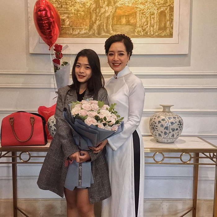 NSƯT Chiều Xuân cùng con gái 15 tuổi khoe giọng ngọt với hit của Mỹ Tâm