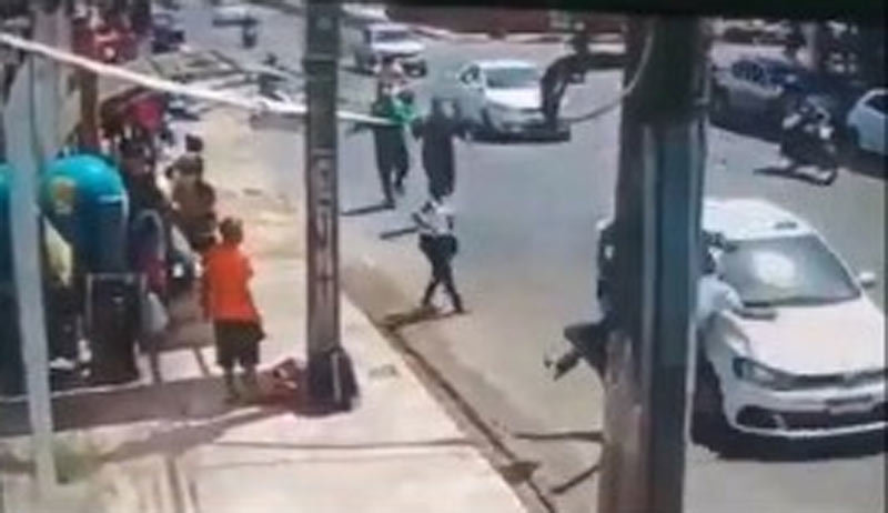 Xem hai phụ nữ kết hợp tung chiêu bắt cướp ngoạn mục