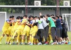 PM shows supports for players before World Cup qualifier in Thailand