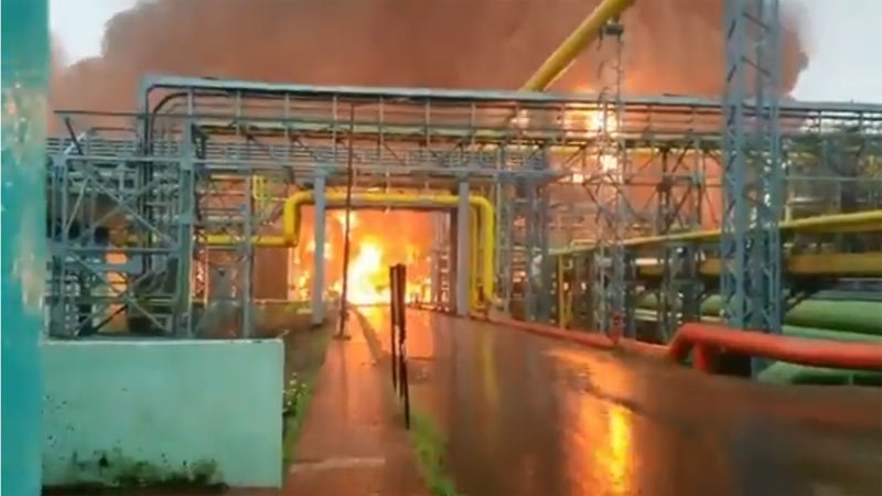 Nhà máy lọc dầu Ấn Độ cháy bùng bùng, nhiều người thương vong