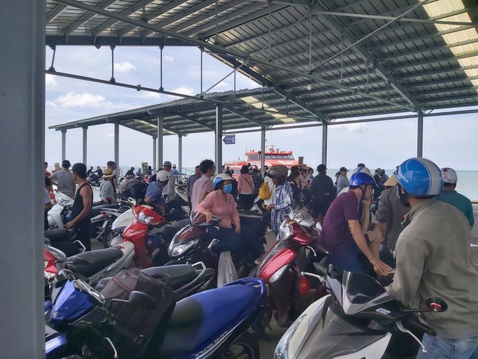 Boat services to Phu Quoc suspended due to strong winds