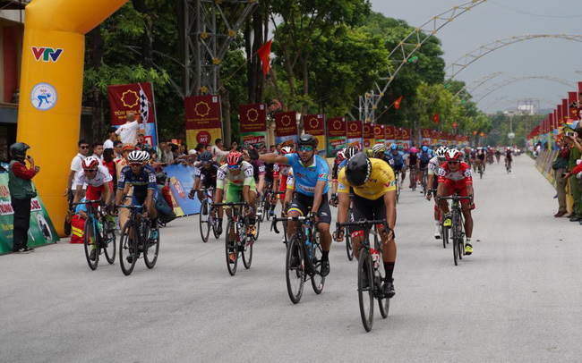 Chặng 3 giải xe đạp VTV Cup 2019: Parra Jordan xé Áo vàng