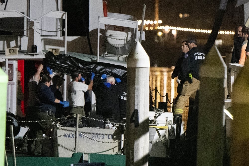 Hình ảnh tang thương vụ cháy tàu ngoài khơi Mỹ, hơn 25 người chết