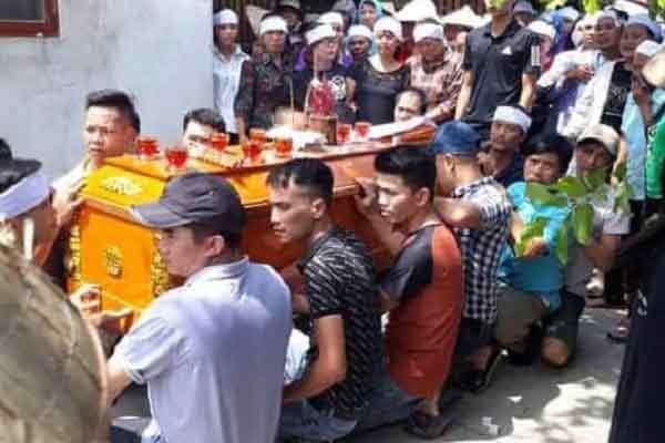 Vụ anh trai giết cả nhà em ruột: Vòng tay mẹ không đủ rộng để con ở lại thế gian