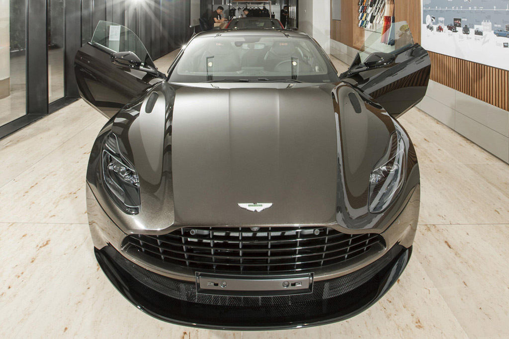 Siêu xe Aston Martin DB11 độc nhất Việt Nam giá 16 tỷ đã có chủ