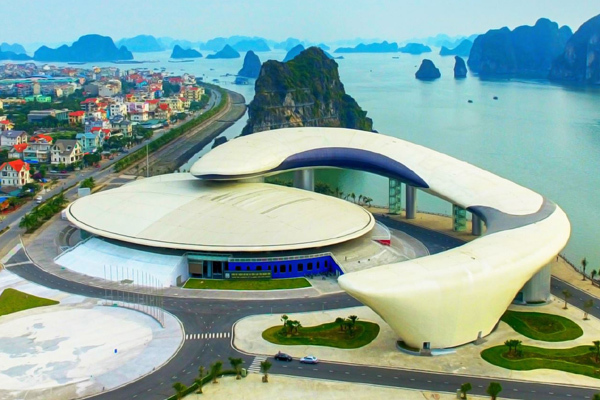 'Cung cá heo’ vờn sóng - điểm du lịch mới hấp dẫn ở Quảng Ninh