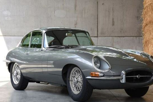 Xe cổ Jaguar bỏ xó 30 năm hồi sinh tuyệt đẹp bán 2,9 tỷ đồng