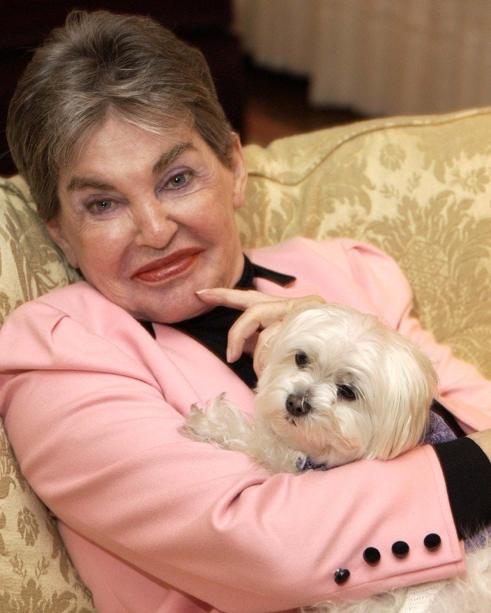 Nữ đại gia nổi tiếng keo kiệt, khi chết để lại 12 triệu USD cho chó cưng