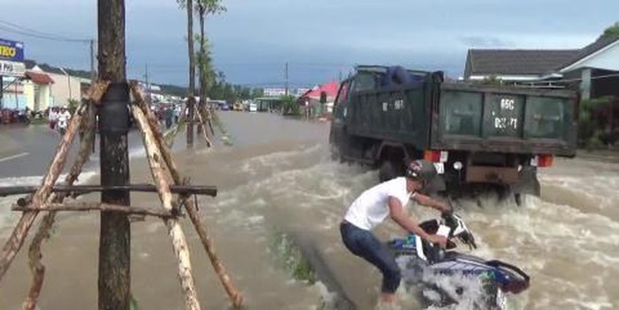 Overloaded infrastructure causes flooding on Phu Quoc