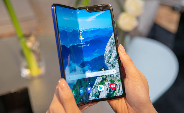 Galaxy Fold đến tay khách VIP trước, giá gần 46 triệu đồng