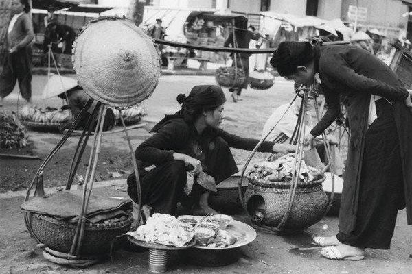 Exhibition tells about street vendors in Hanoi