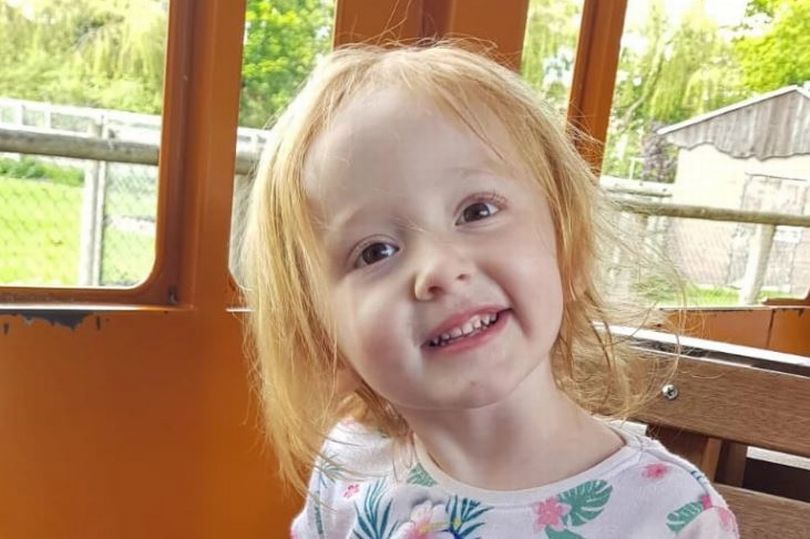 Bé gái 3 tuổi tử vong trên tay mẹ vì nhầm tưởng ung thư là táo bón