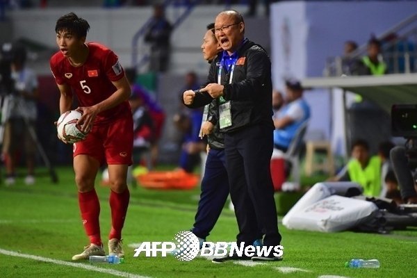 Tuyển Việt Nam suýt trả giá vì... thầy Park!
