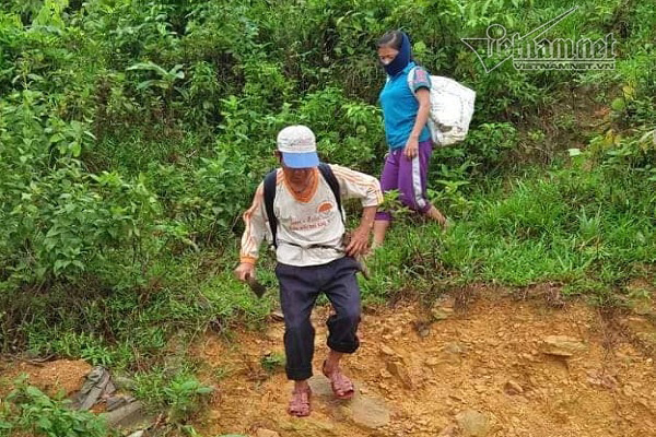 Tình tiết bất ngờ khi bộ đội tiếp cận 6 người kẹt trong rừng vì lũ ở Hà Tĩnh