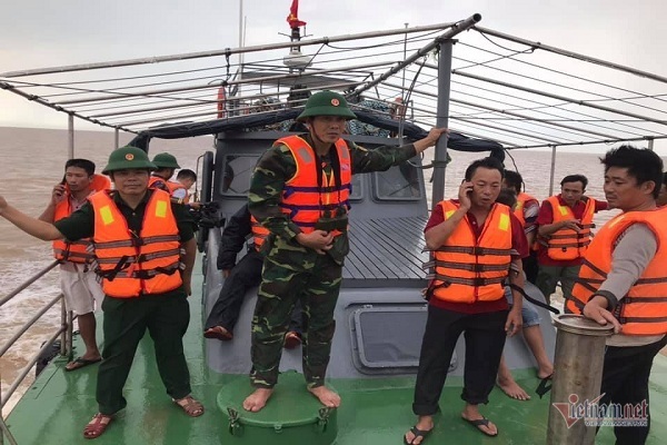 25 giờ nhai bèo cầm cự giữa biển khơi của 4 ngư dân Nghệ An