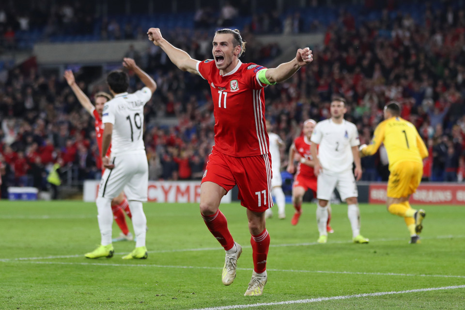 Gareth Bale hóa người hùng, Xứ Wales thắng hú vía