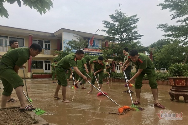 Vùng lũ chuẩn bị đón khai giảng muộn