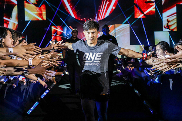 Duy Nhất thắng tuyệt đối tại giải ONE Championship