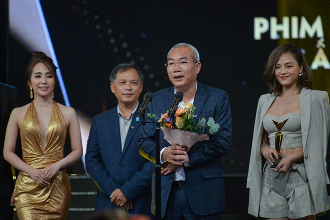 Nghe VietNamNet: Đoàn làm phim 'Về nhà đi con' thắng lớn ở VTV Awards 2019