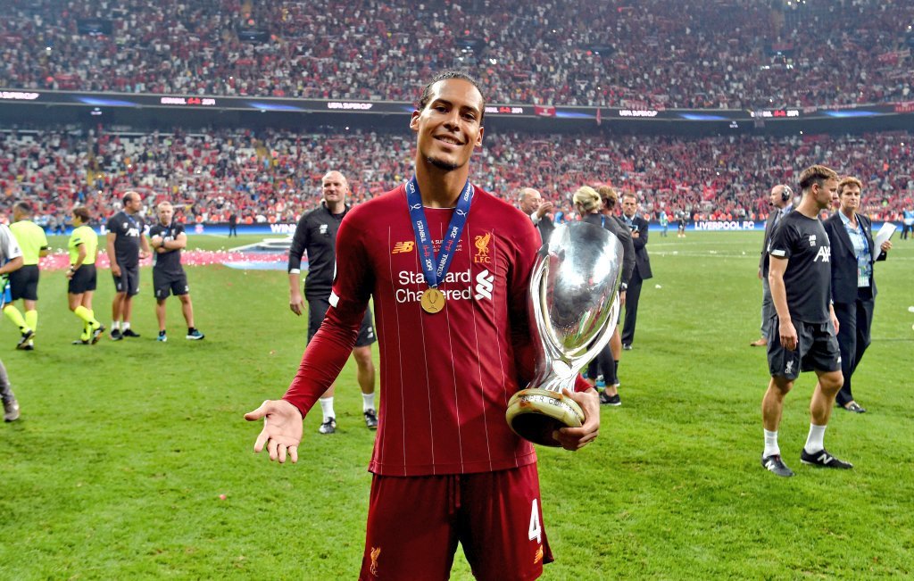 Van Dijk ký hợp đồng lương 