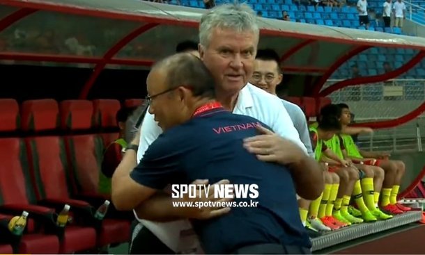 Báo Hàn: Thầy Park nhẹ người khi Hiddink chia tay U22 Trung Quốc