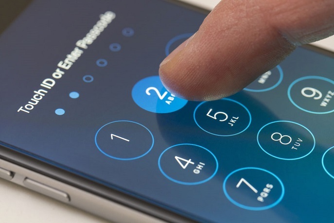 Apple nói Google làm người dùng iPhone hoảng sợ vô cớ