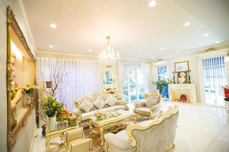 Choáng ngợp nhà của sao Việt, từ bạch dinh thự đến tổ ấm triệu đô ở Mỹ