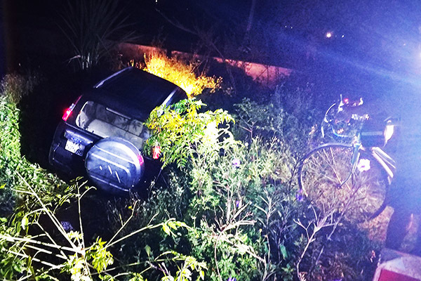 Xe Ford Everest lao xuống mương, tài xế tử vong bên vô lăng