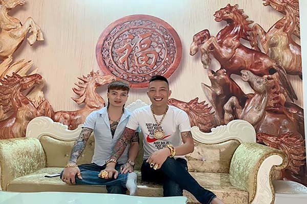 Công an TP.HCM ra thông báo truy tìm giang hồ mạng Huấn ‘hoa hồng’