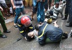 Cháy lớn ở Hà Nội, thanh niên mắc kẹt, hôn mê trên tầng 4