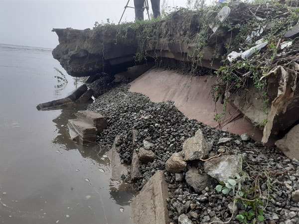 Sea dyke damaged by typhoon in Ha Tinh