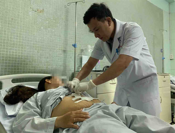 HCM City hospital removes woman’s spleen with 5kg tumour