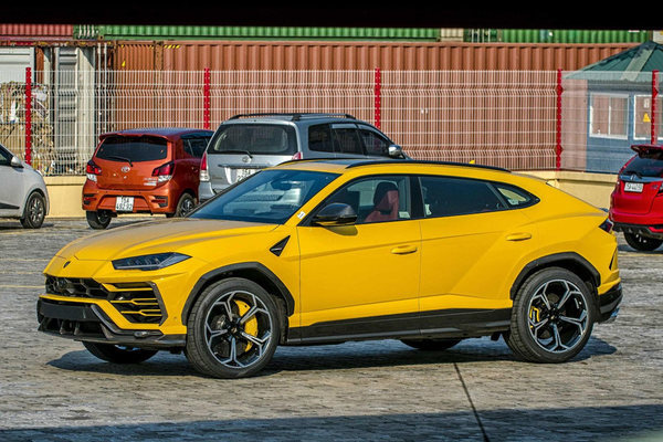 Siêu SUV Lamborghini Urus chính hãng thứ 3 cập bến VN