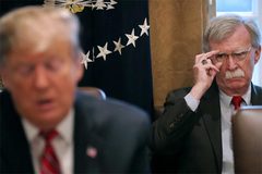Ông Trump bất ngờ sa thải cố vấn an ninh quốc gia Mỹ