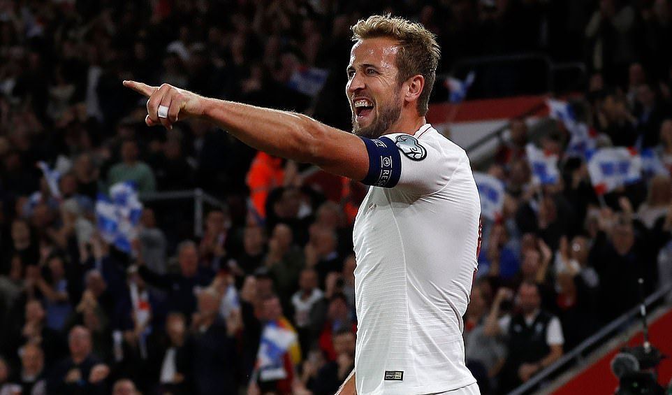 Harry Kane, Sterling giúp tuyển Anh đại thắng '5 sao'