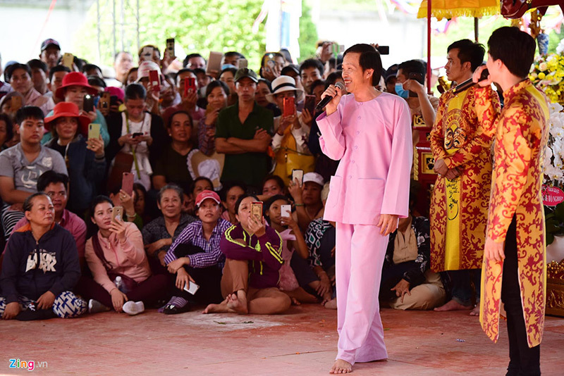 Khi Hoài Linh nói với kẻ gian ở ngày giỗ Tổ: 'Thôi tha cho bà con đi'