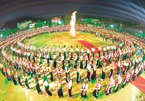 5,000 people to perform xoe dance
