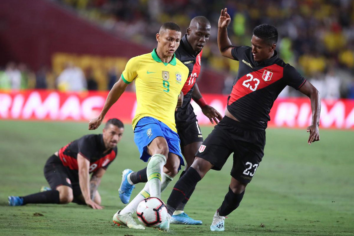 Neymar dự bị, Brazil thua bẽ bàng Peru