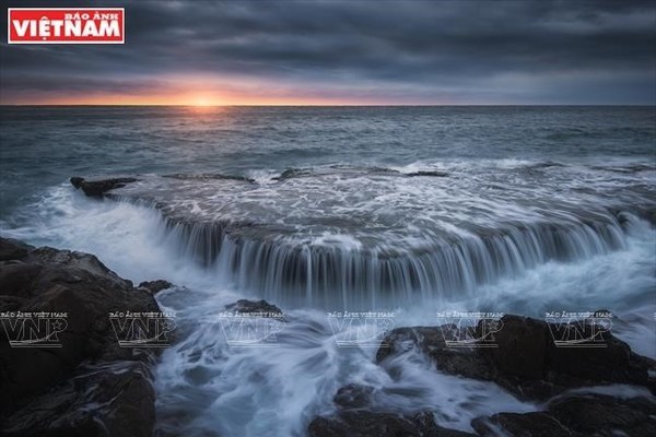 Photographer keens on capturing landscape moments