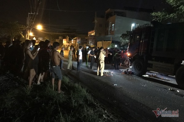 Xe ben chạy vào giờ cấm, tông kéo lê người lái xe máy chết tại chỗ