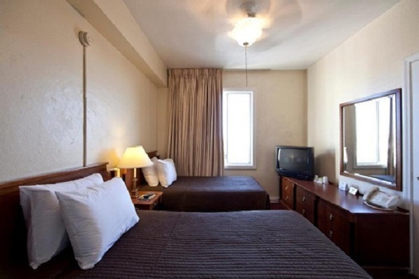 Có gì trong khách sạn ma ám từng đón tiếp sát nhân hàng loạt?