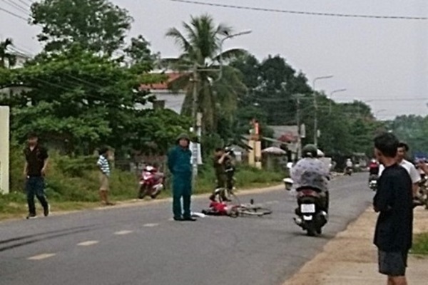 2 xe máy chạy tốc độ cao đối đầu ở Quảng Nam, 2 người chết