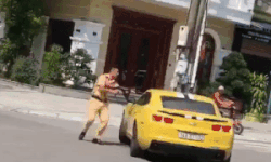 CSGT dùng súng đập vỡ kính xe, tài xế vẫn rồ ga bỏ chạy ở Quảng Ninh